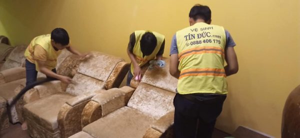 Dịch vụ vệ sinh ghế sofa trong gói vệ sinh công nghiệp nha trang